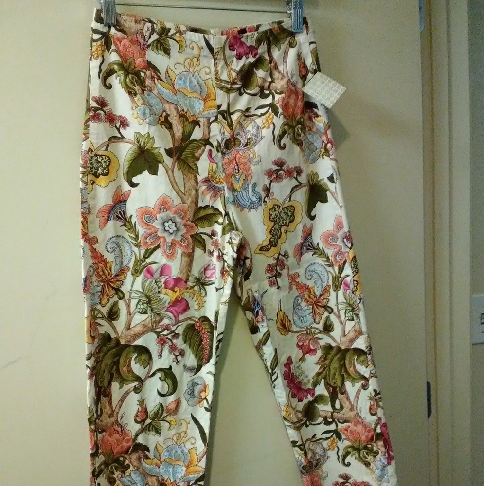 Staples capris, size 4, Floral print